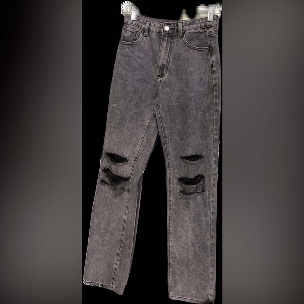 Black ripped women’s jeans